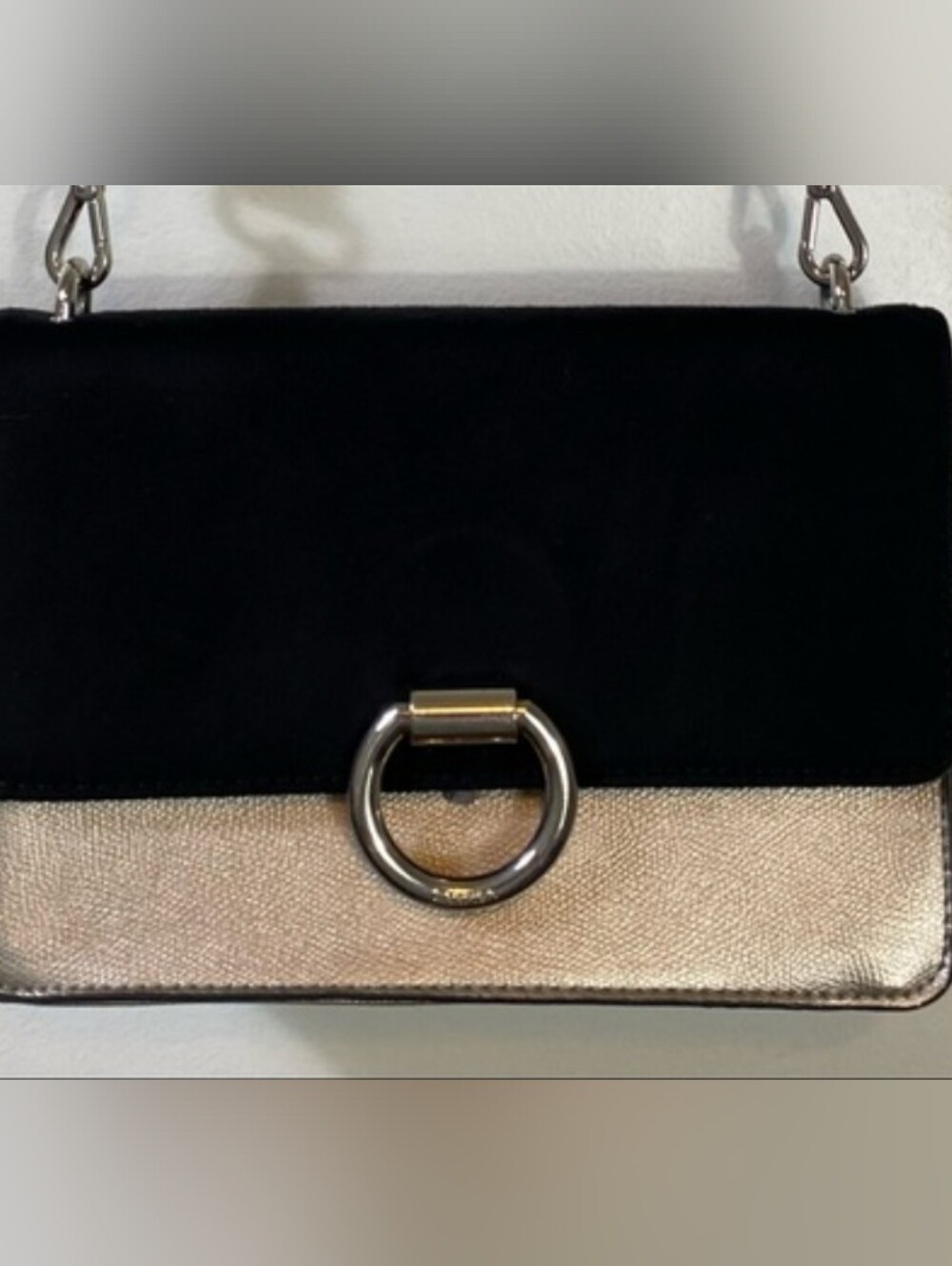 CARPISA METALIC Chic Black and Gold Crossbody Bag with Ring Accent